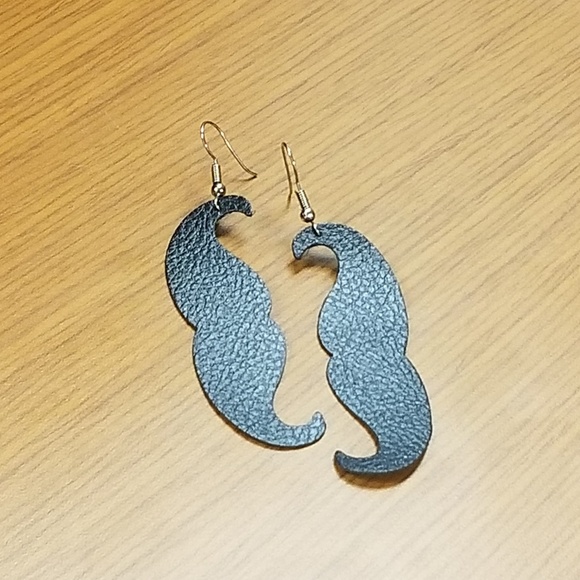 Hand crafted Mustache earrings! - Picture 3 of 4